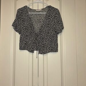 ROMWE Black and White Floral Tie Front Crop Blouse